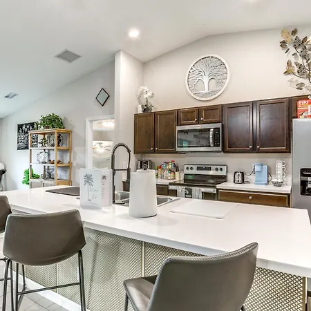 Spacious And Centrally Located Port St Lucie Home!